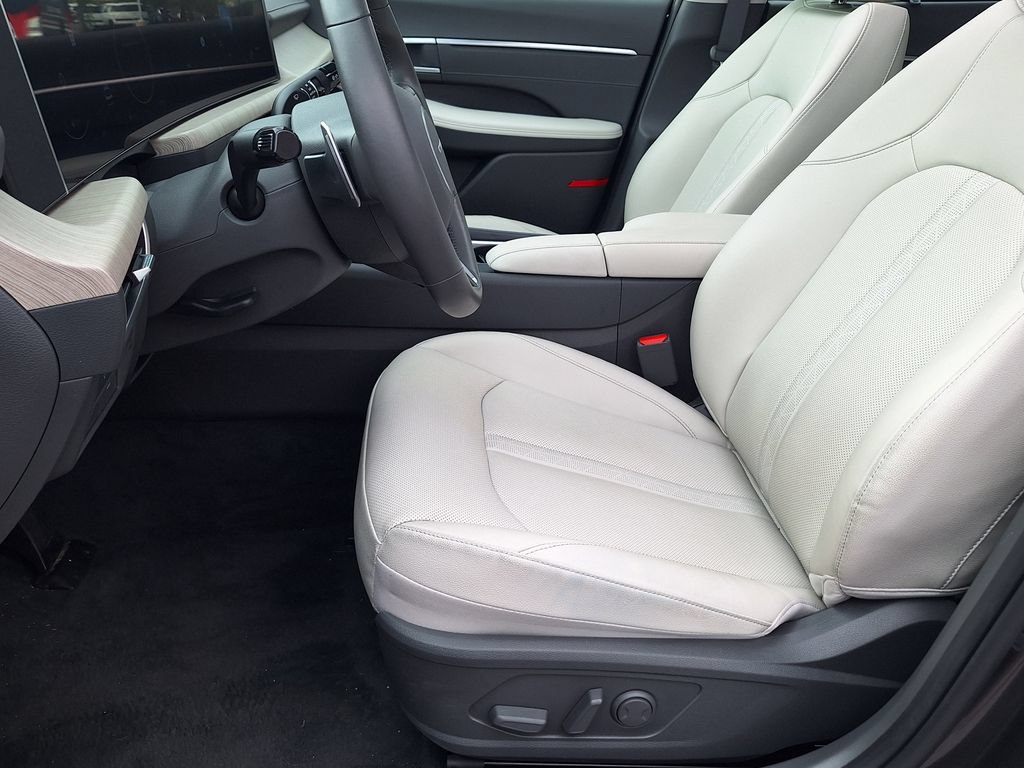 New 2025 Hyundai Sonata Limited FWD image 11