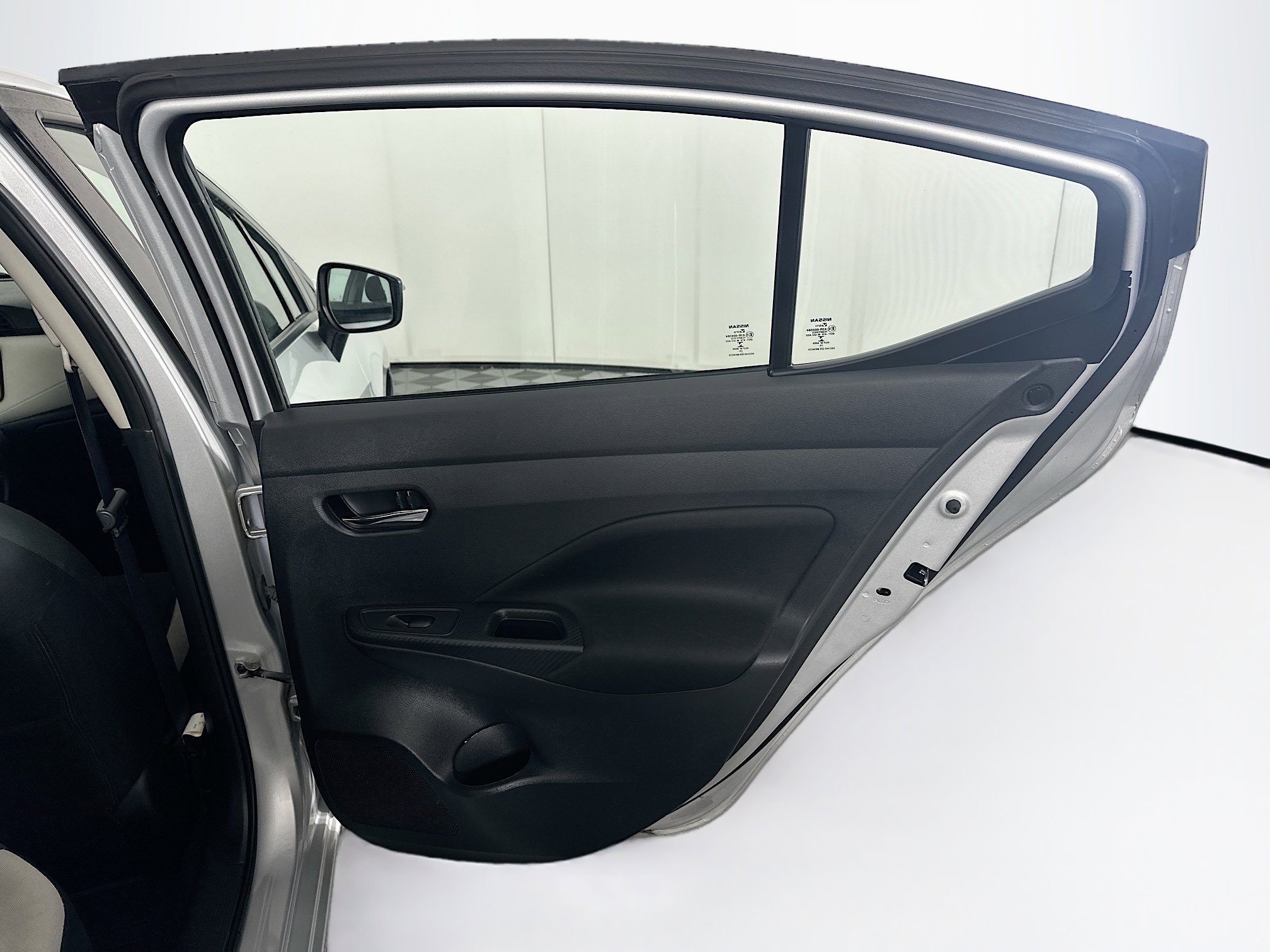 Used 2021 Nissan Versa SV image 28