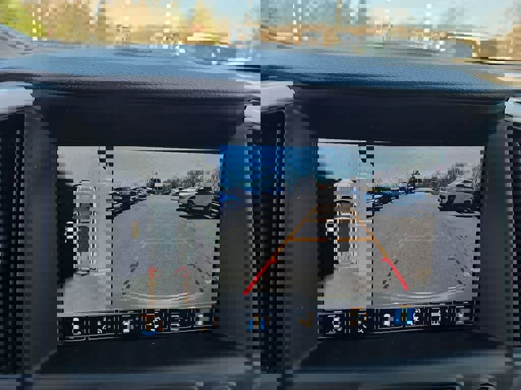 Used 2023 GMC Terrain SLT w/ Tech Package image 21