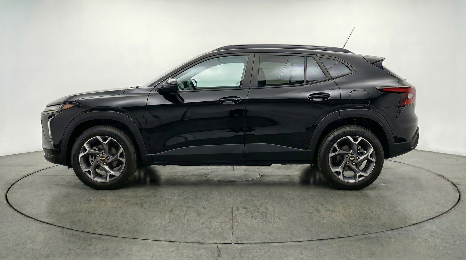 Used 2025 Chevrolet Trax LT FWD image 5
