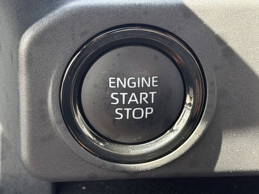 Used 2025 Toyota Tacoma SR AWD/4WD image 22
