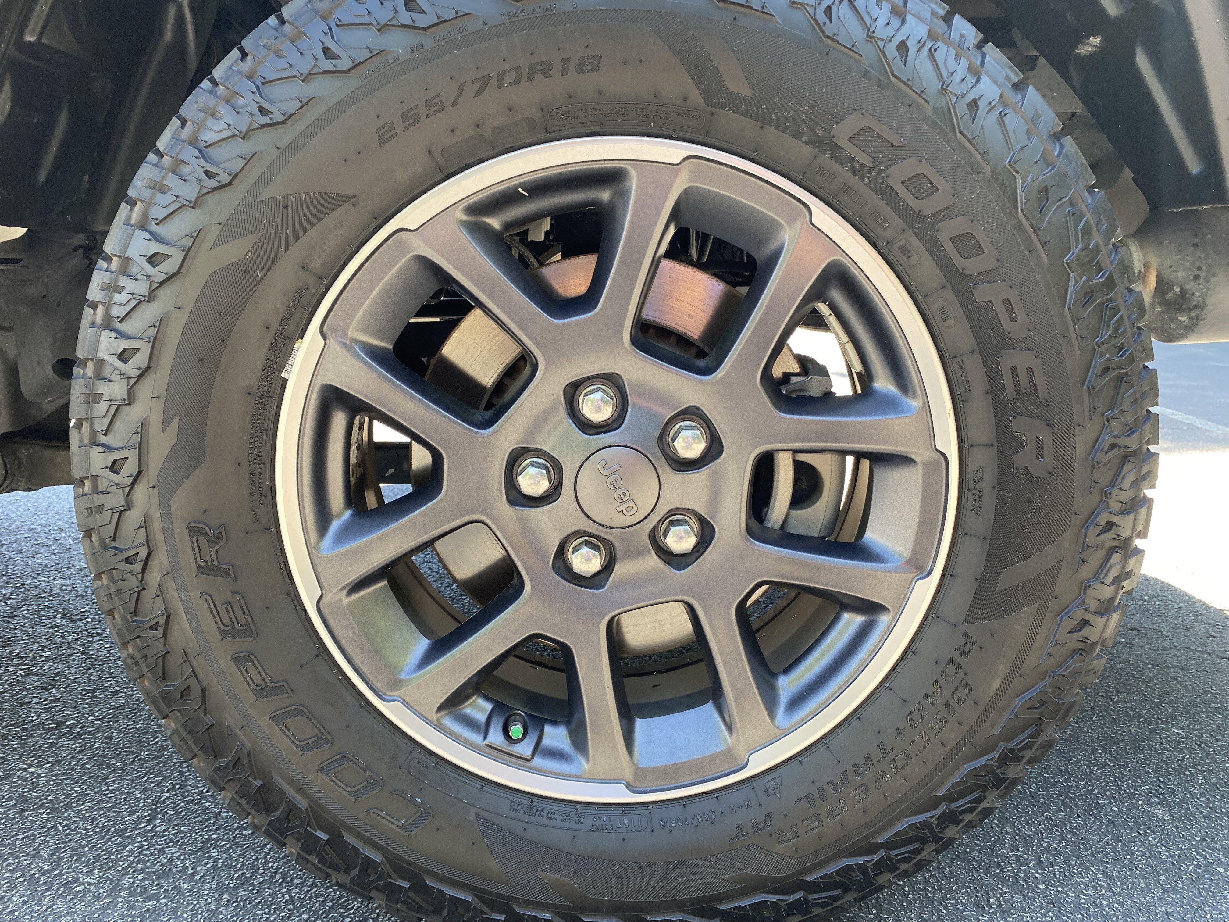 Used 2020 Jeep Gladiator Overland AWD/4WD image 13