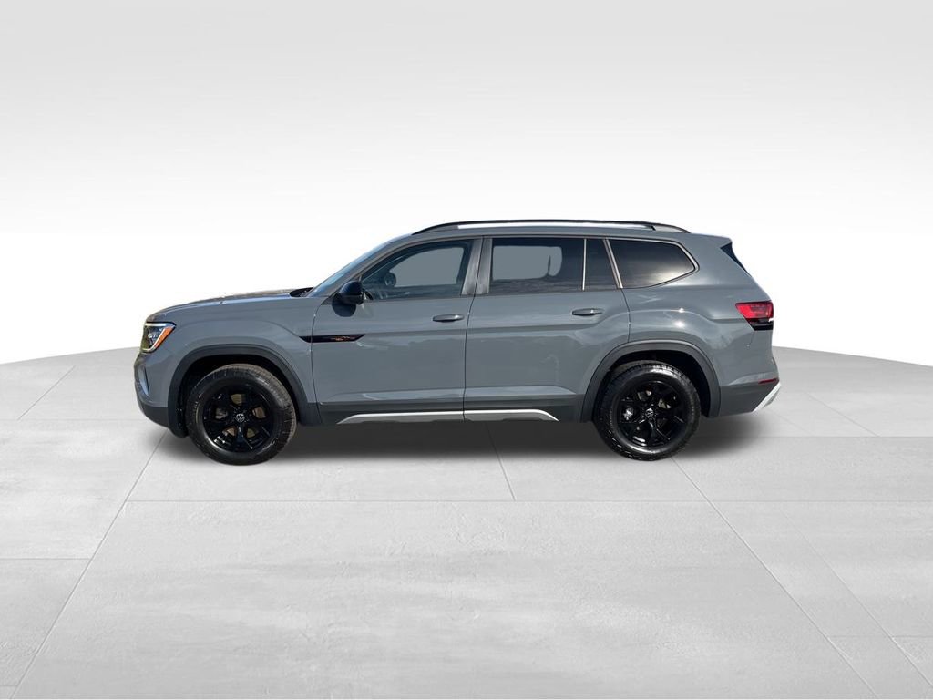 Used 2025 Volkswagen Atlas Peak Edition SE image 4