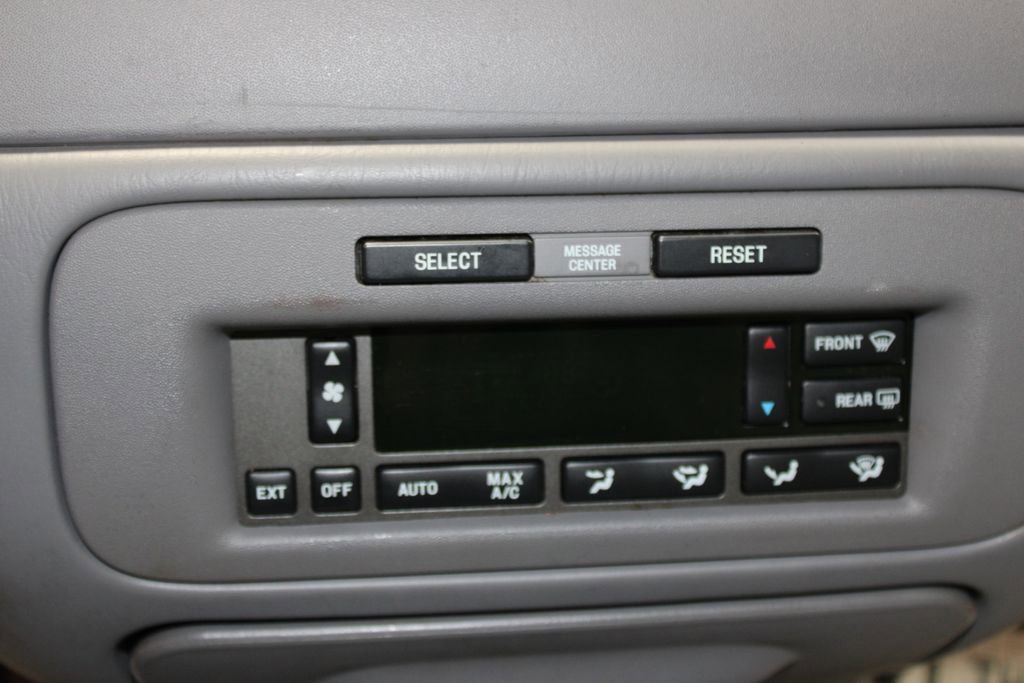 Used 2002 Lincoln Town Car Executive image 45