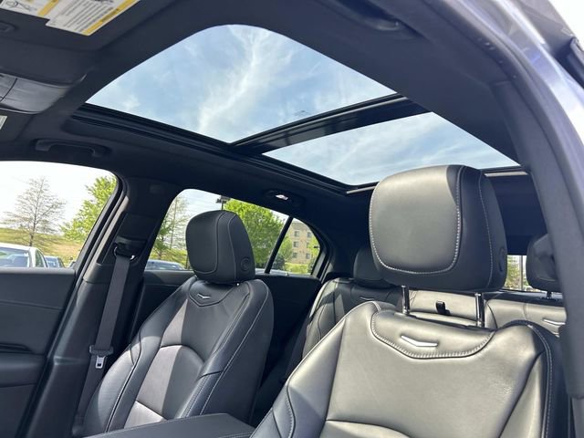 Used 2024 Cadillac XT4 Luxury w/ Cold Weather Package FWD image 23