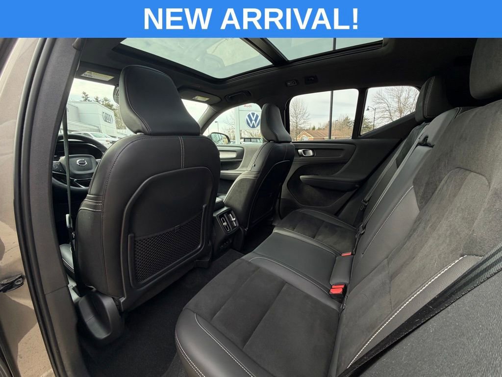 Used 2022 Volvo XC40 T5 R-Design w/ Advanced Package image 26