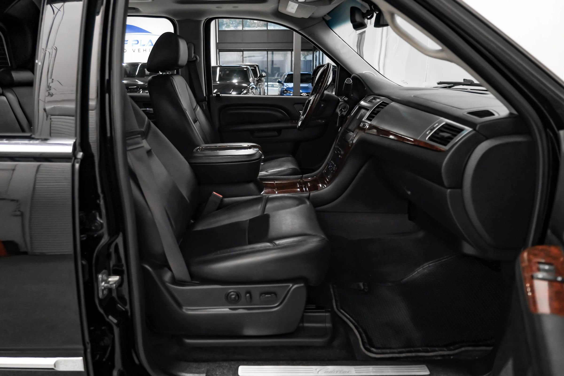 Used 2013 Cadillac Escalade EXT Premium AWD/4WD image 34