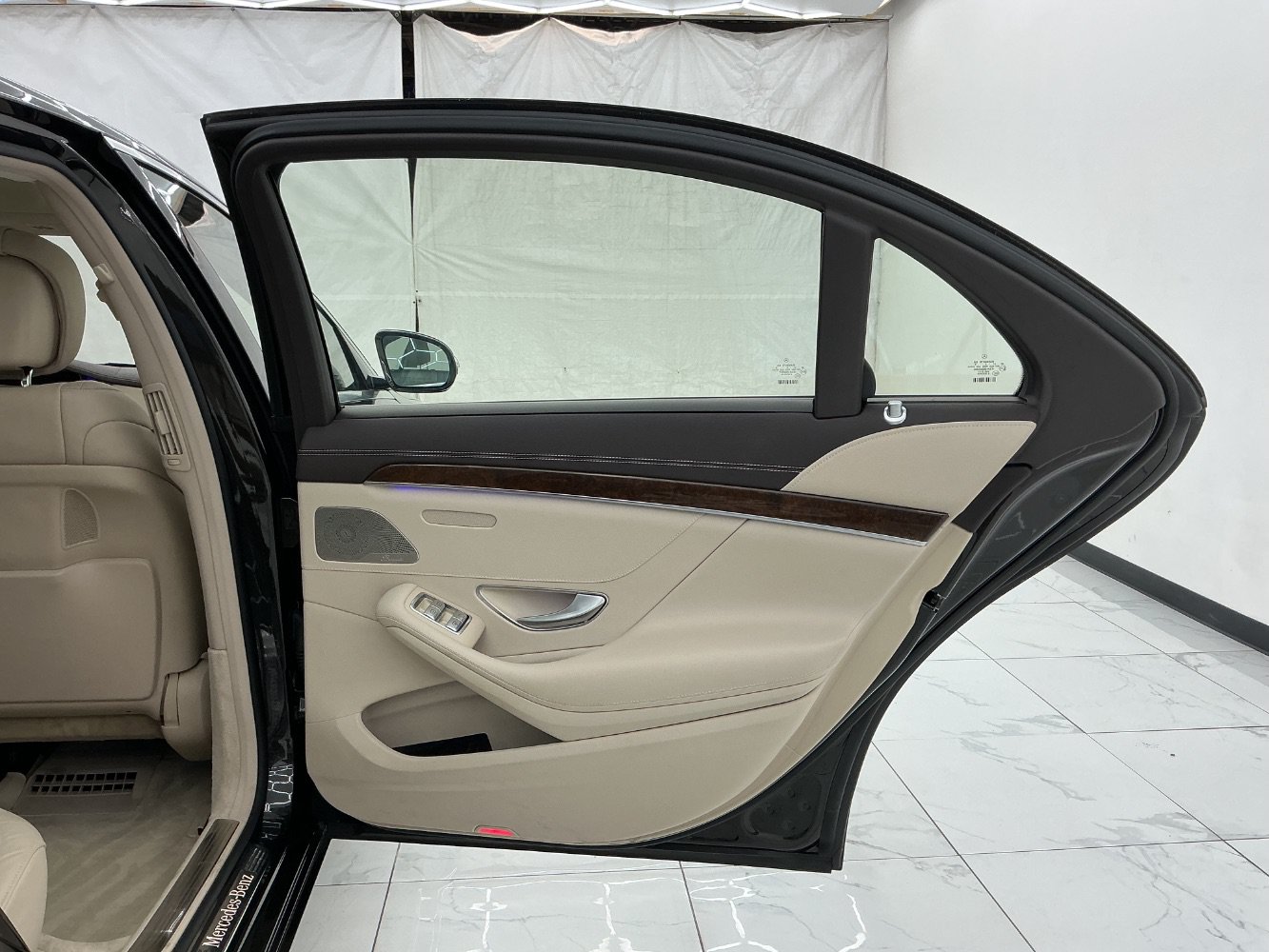 Used 2015 Mercedes-Benz S 550 4MATIC Sedan image 25
