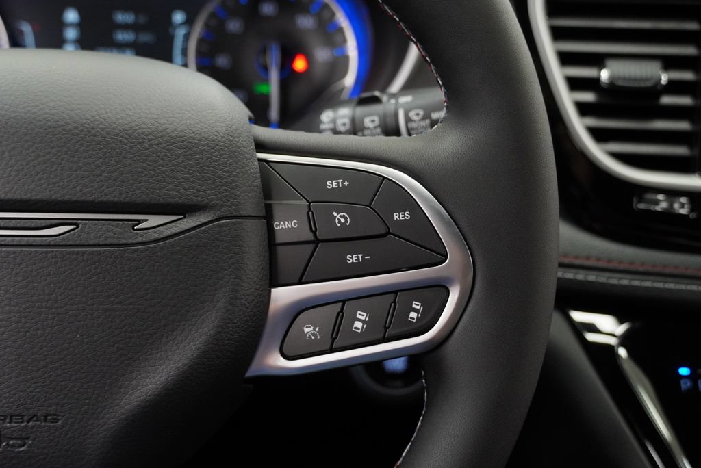 New 2027 Chrysler Pacifica Select AWD/4WD image 28