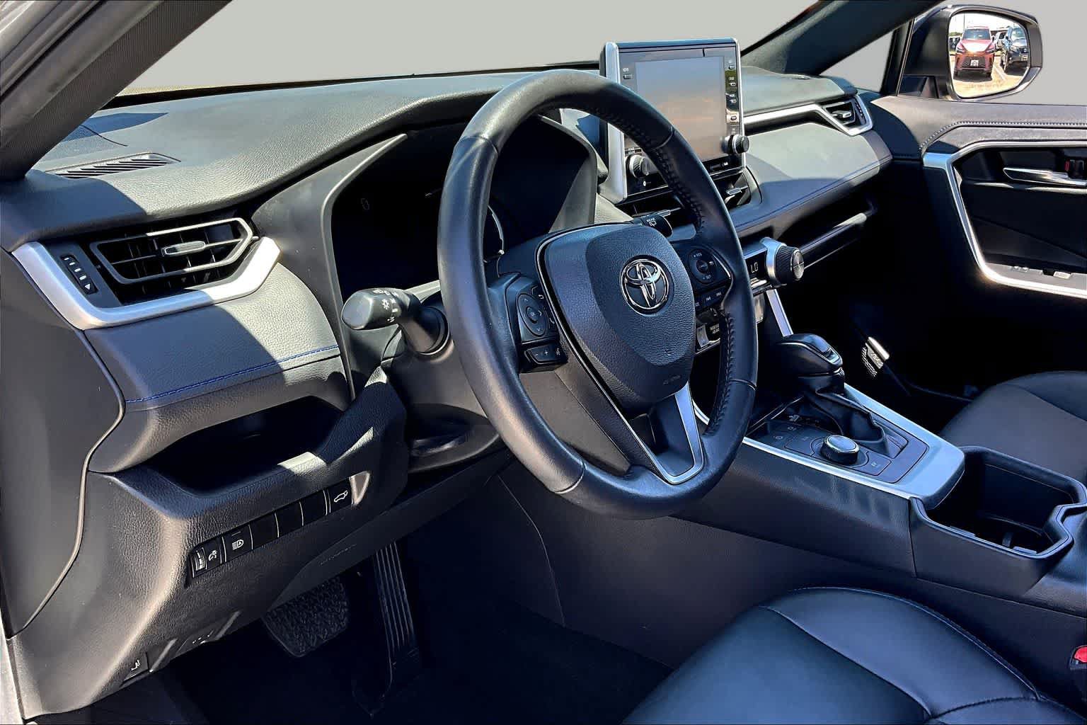 Used 2022 Toyota RAV4 XSE AWD/4WD image 16