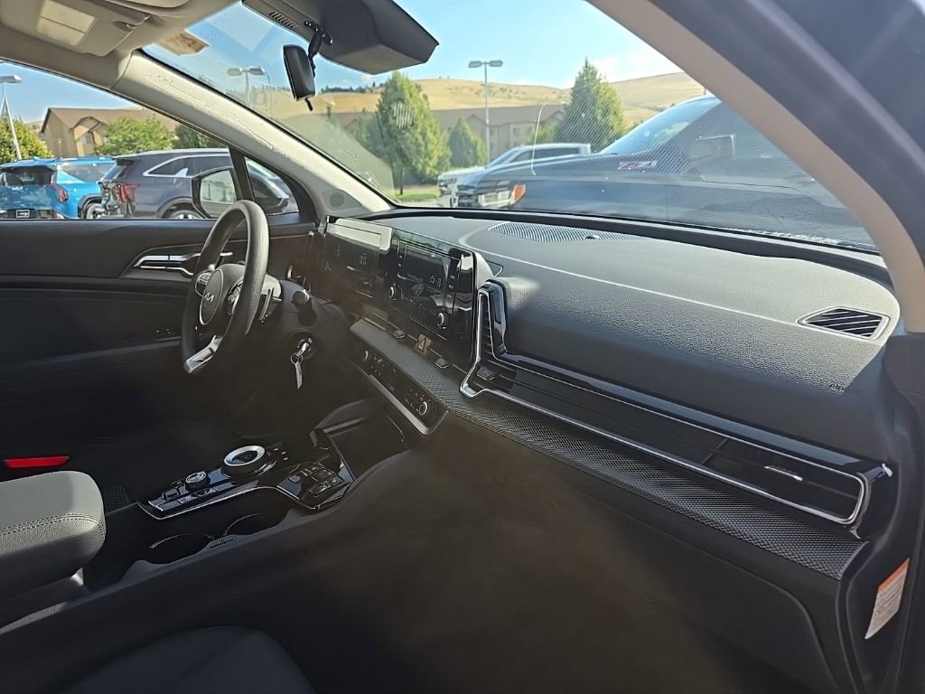 New 2025 Kia Sportage LX image 7