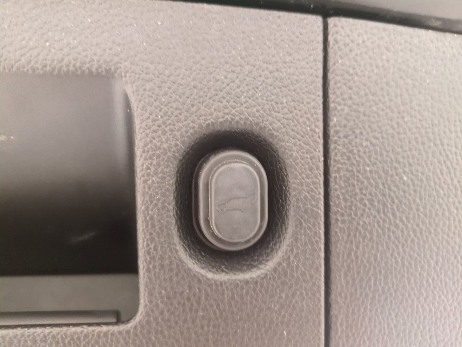 Used 2018 GMC Yukon SLT w/ Premium Edition image 14