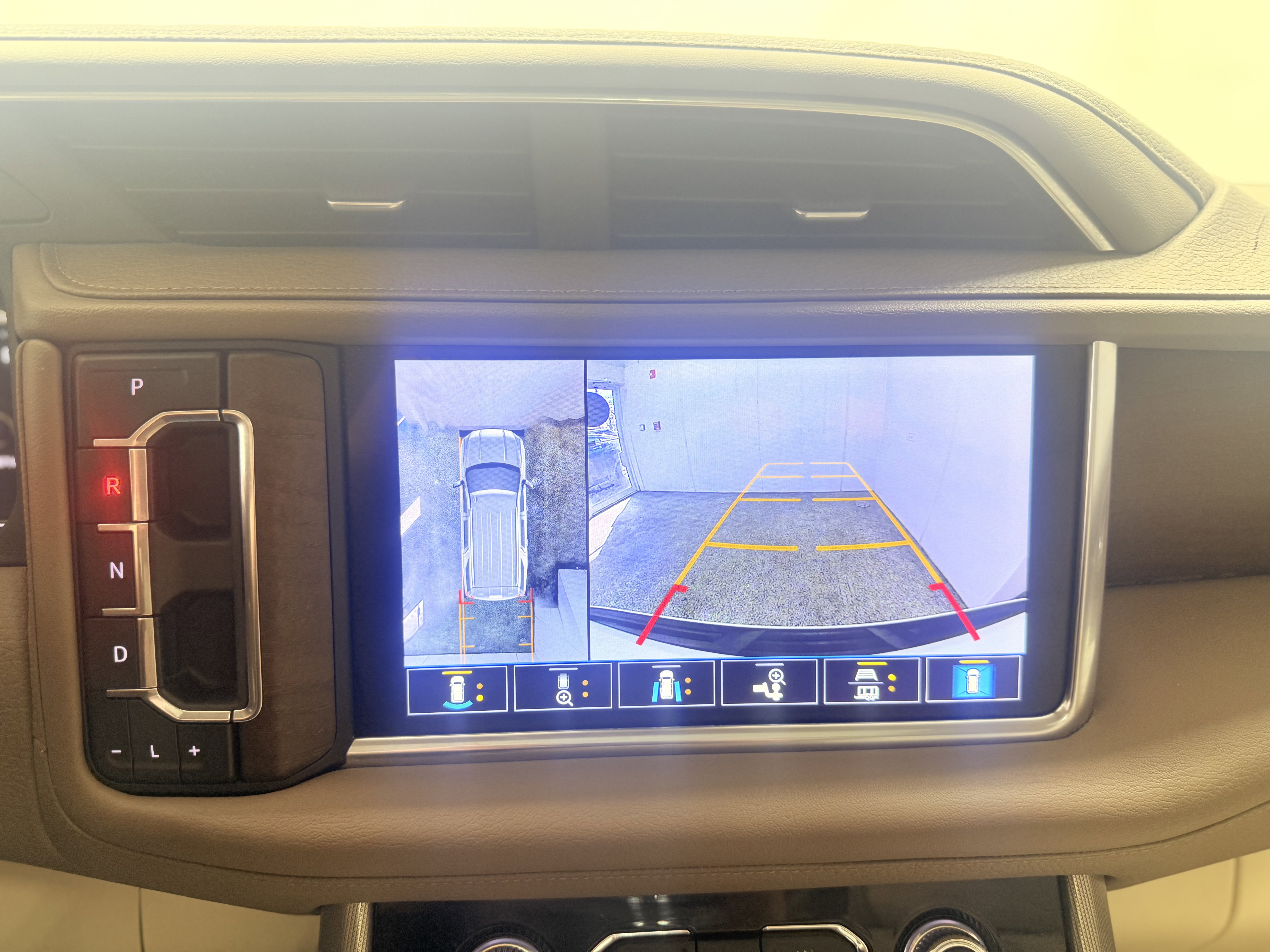 Used 2021 GMC Yukon Denali w/ Denali Premium Package image 20