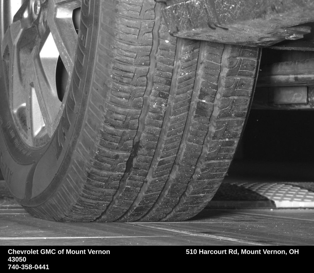 Used 2023 GMC Acadia SLT w/ LPO, Floor Liner Package AWD/4WD image 14