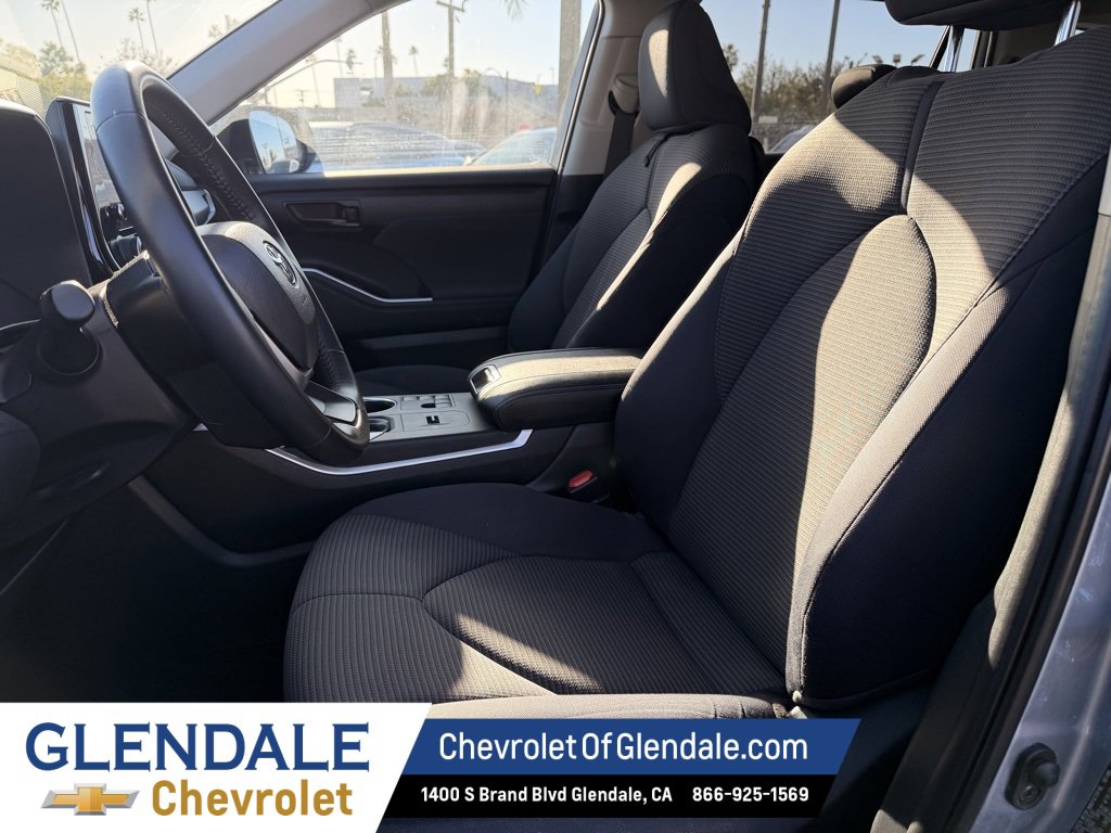Used 2023 Toyota Highlander L image 16
