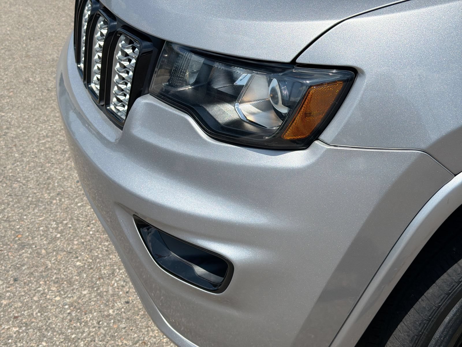 Used 2019 Jeep Grand Cherokee Altitude AWD/4WD image 12