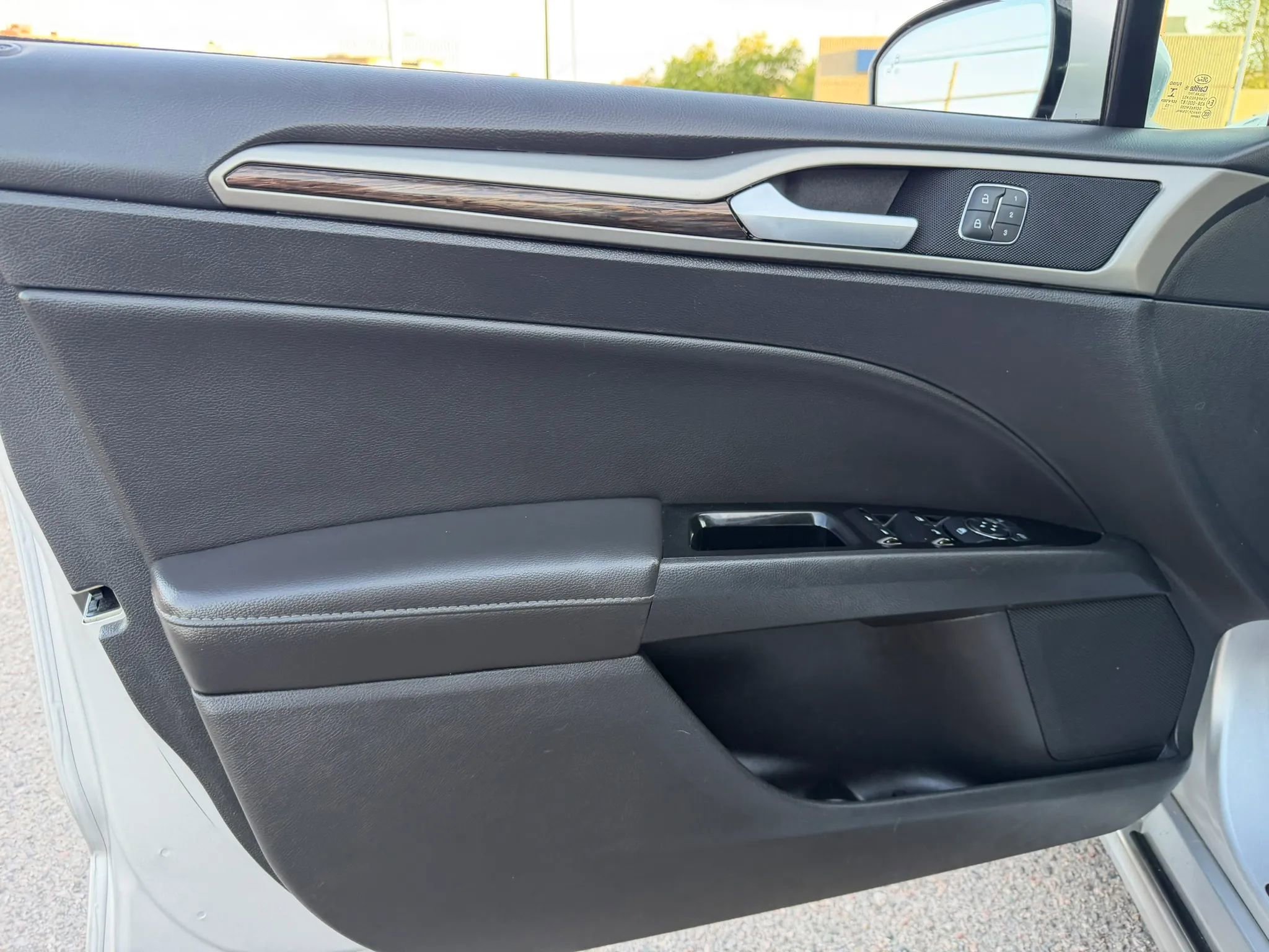 Used 2014 Ford Fusion SE w/ Equipment Group 202A image 14