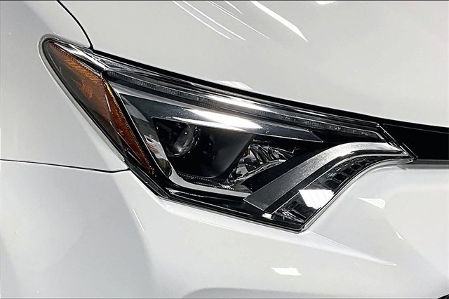 Used 2016 Toyota RAV4 SE image 29