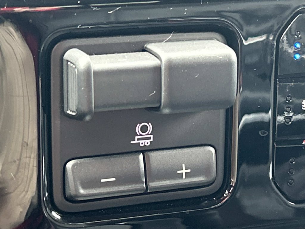 Certified 2023 Chevrolet Silverado 1500 LTZ AWD/4WD image 22