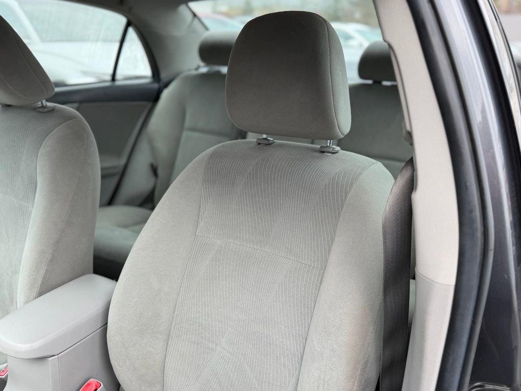 Used 2013 Toyota Corolla LE image 6