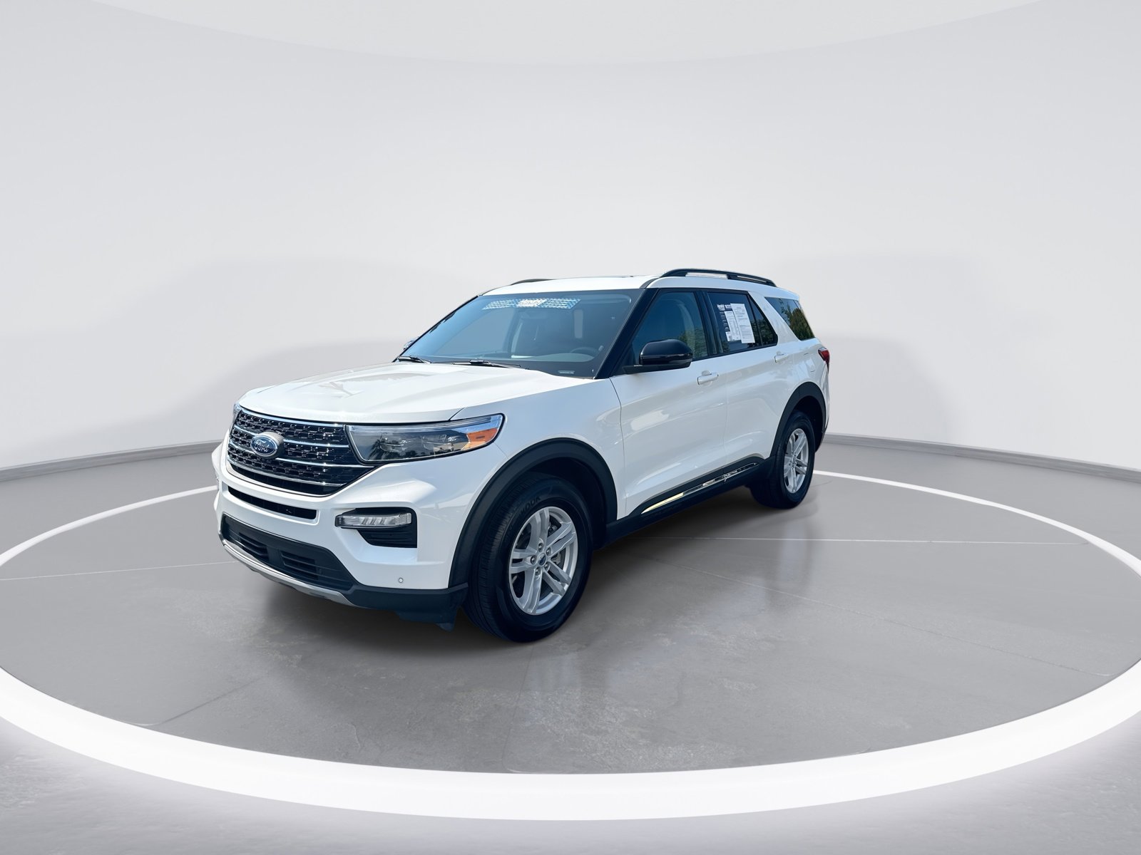 Used 2024 Ford Explorer XLT w/ Equipment Group 202A AWD/4WD image 5