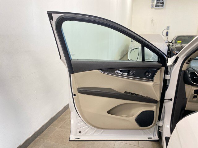 Used 2019 Lincoln Nautilus Reserve w/ Driver Assistance Package AWD/4WD image 15