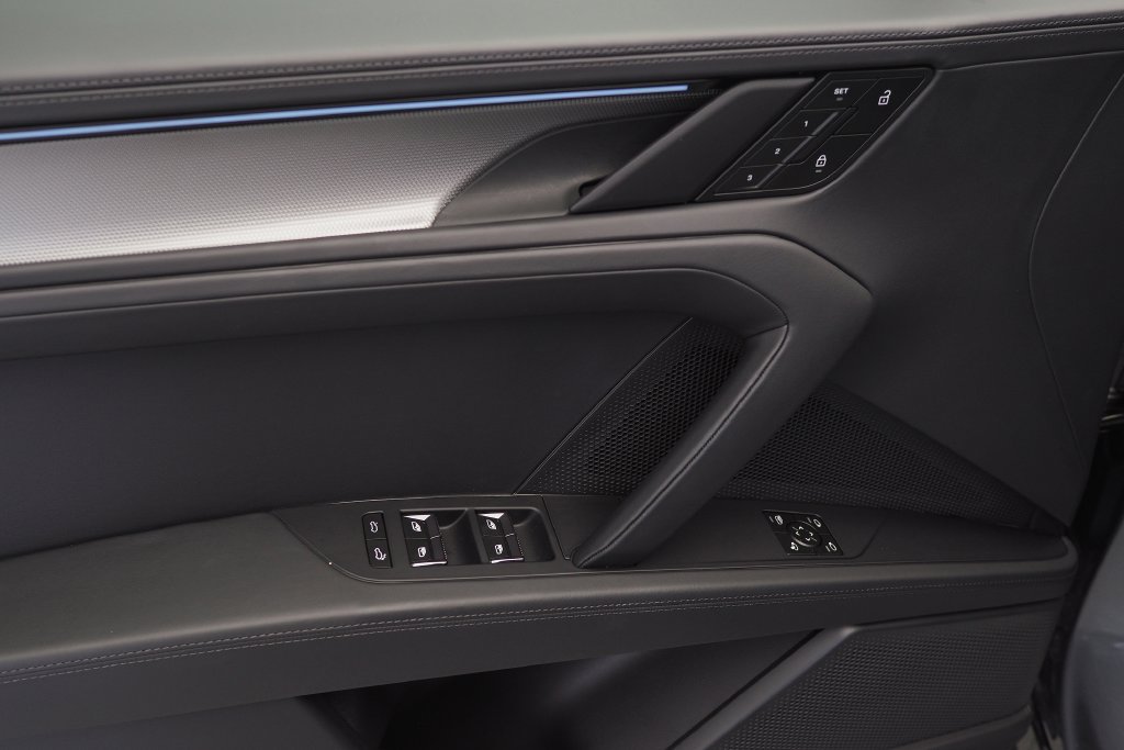New 2026 Porsche Cayenne Electric Coupe AWD/4WD image 11