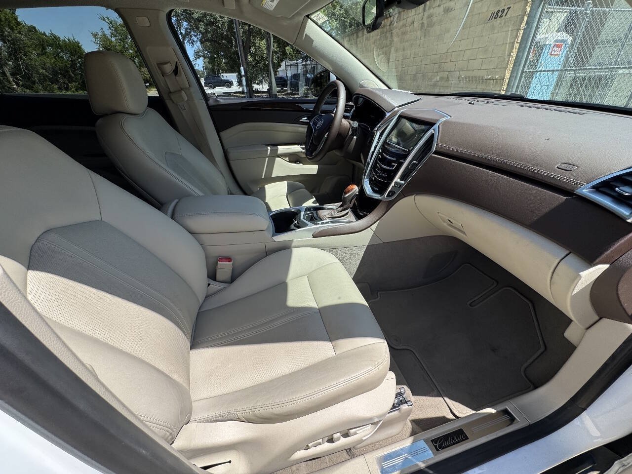 Used 2016 Cadillac SRX Luxury w/ Driver Awareness Package FWD image 32