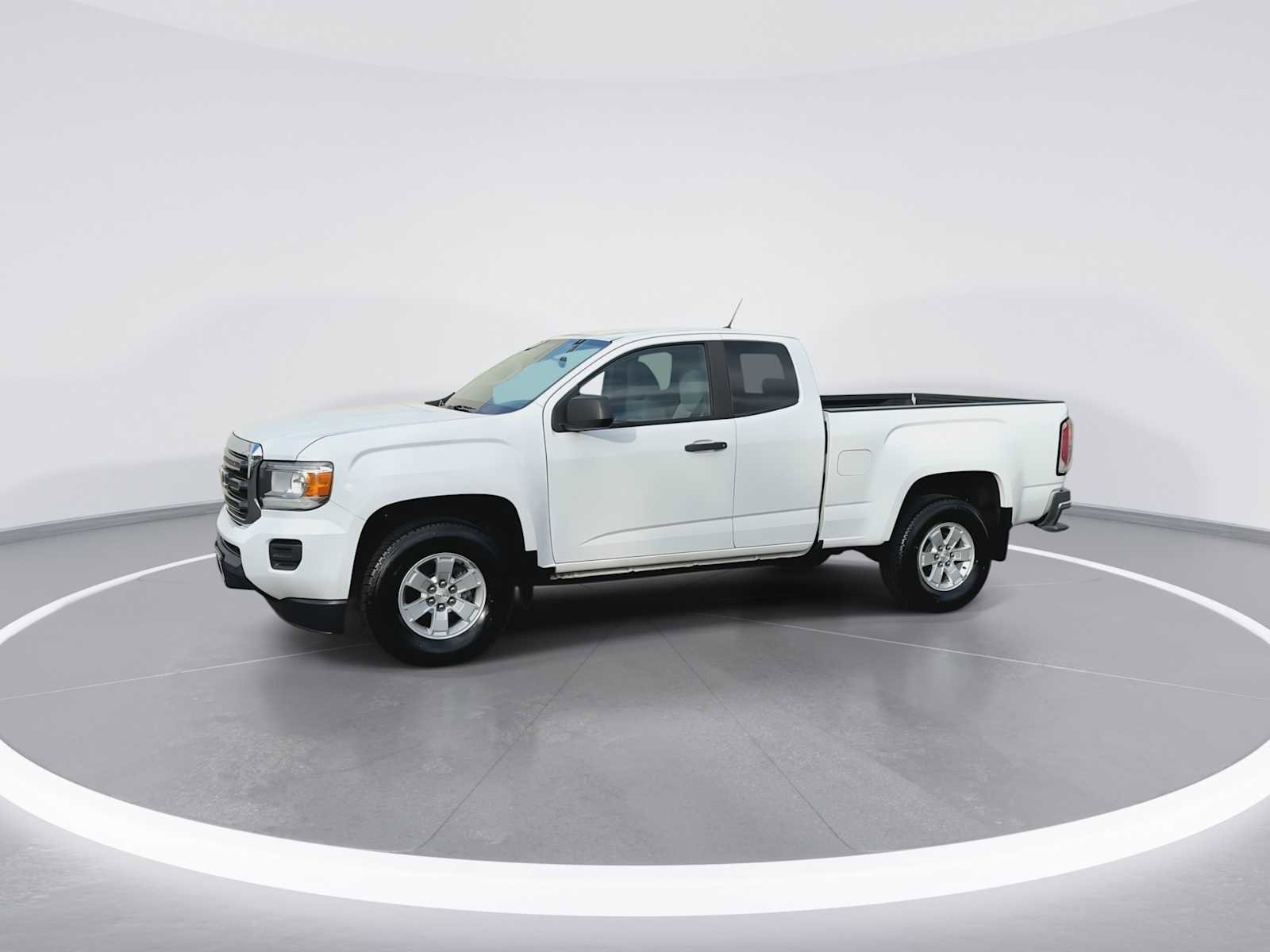 Used 2018 GMC Canyon 2WD Ext Cab 128.3 w/ Convenience Package image 4