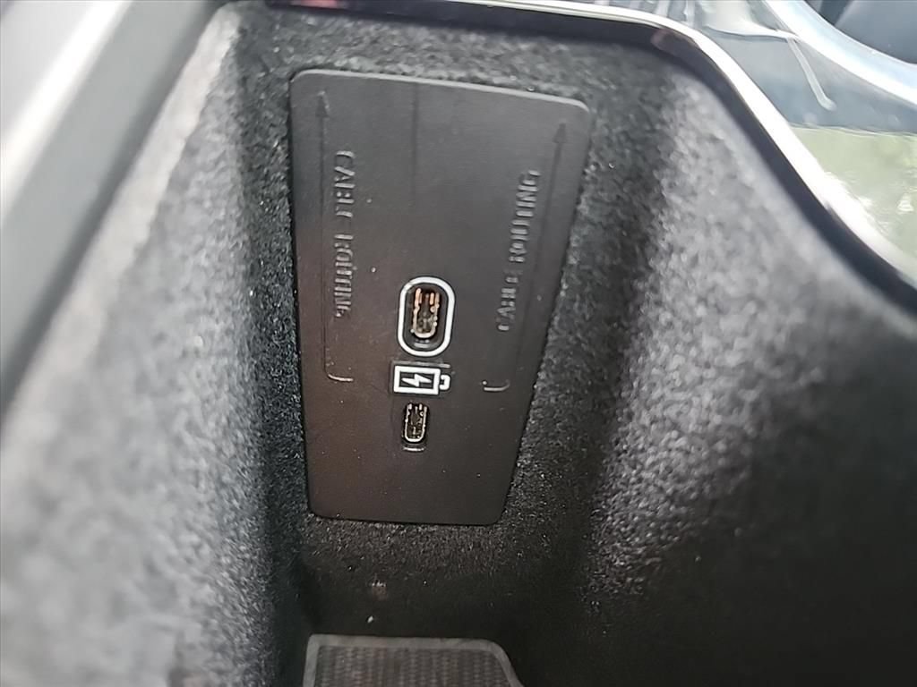 Certified 2025 Volvo XC60 B5 Plus w/ Climate Package AWD/4WD image 38
