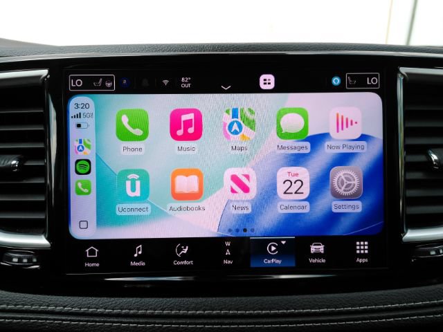 Used 2023 Chrysler Pacifica Limited FWD image 11