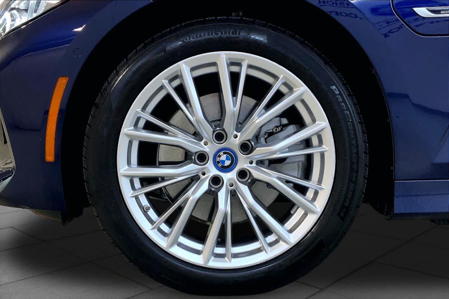Certified 2023 BMW 330e xDrive w/ Premium Package AWD/4WD image 10