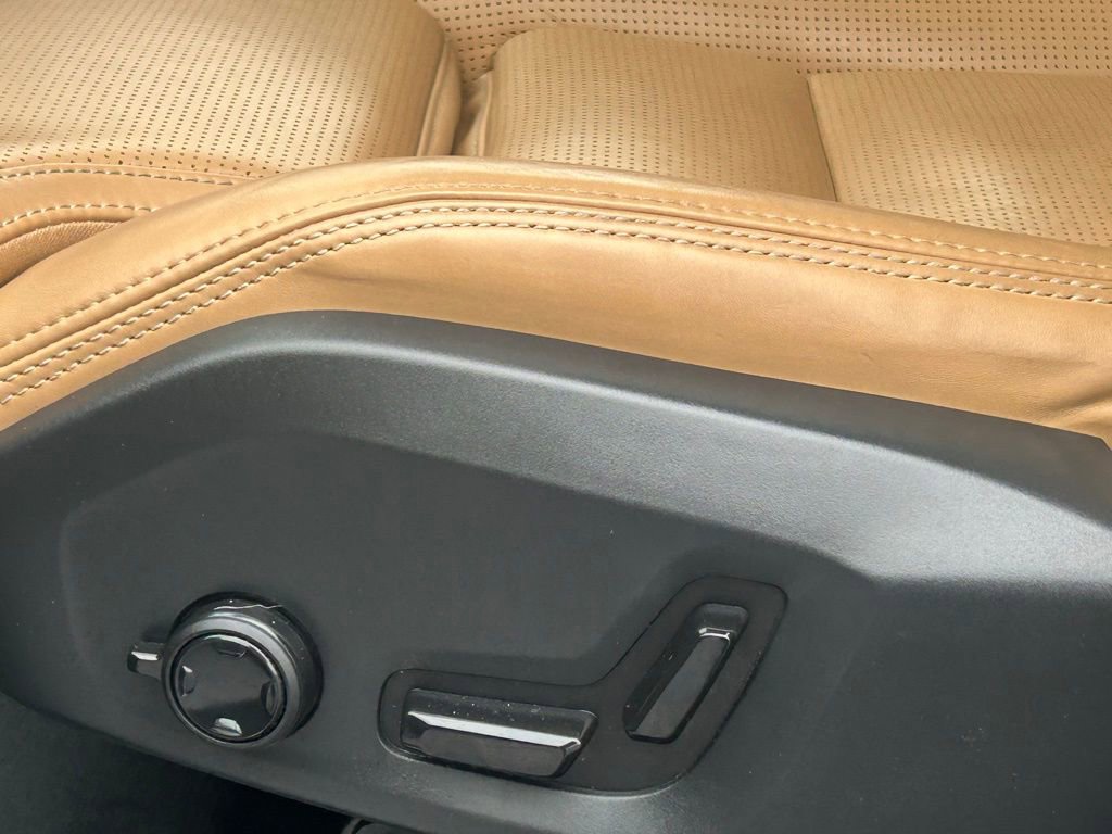 Used 2023 Volvo XC90 B6 Ultimate w/ Protection Package Premier image 12