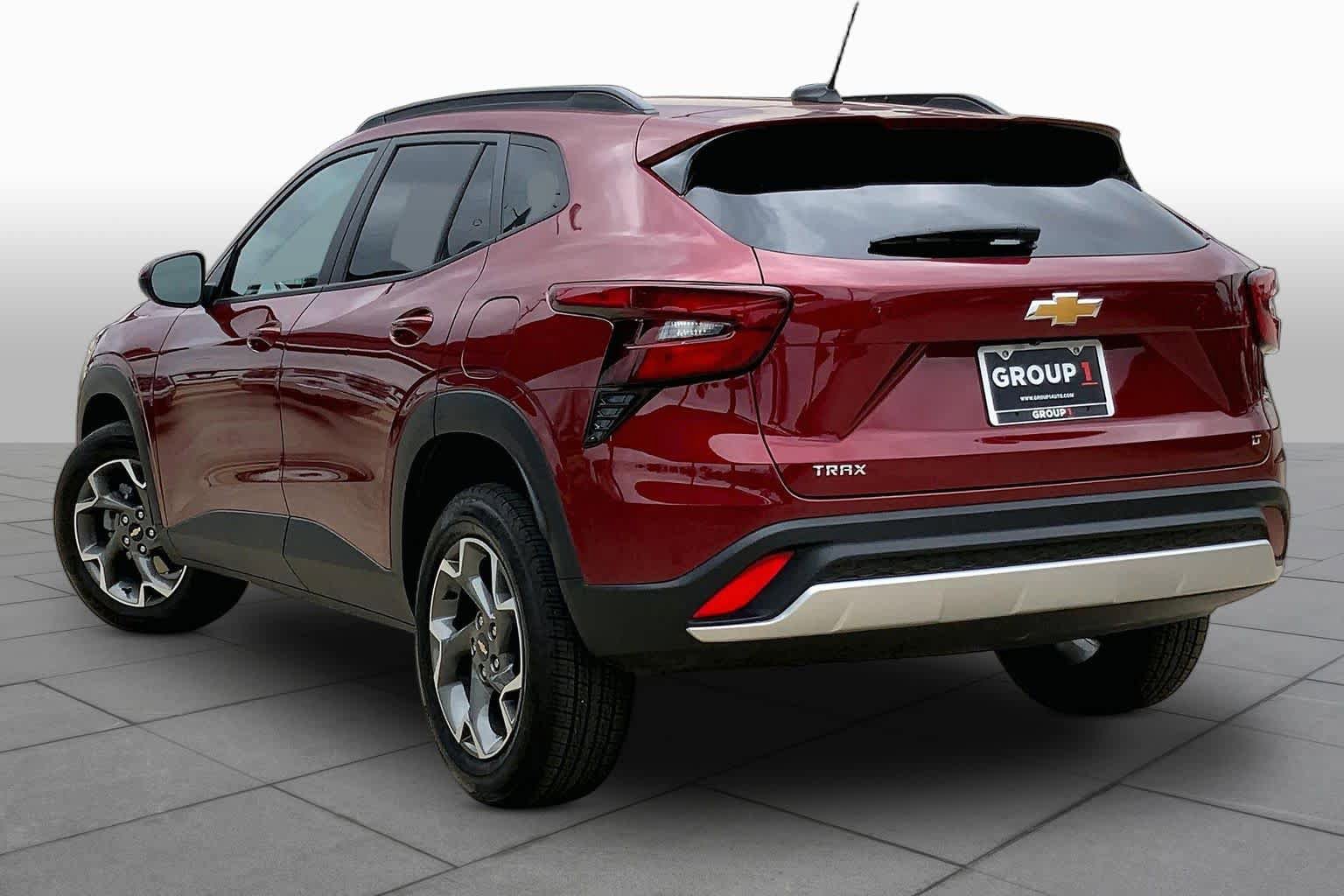 Used 2025 Chevrolet Trax LT FWD image 12