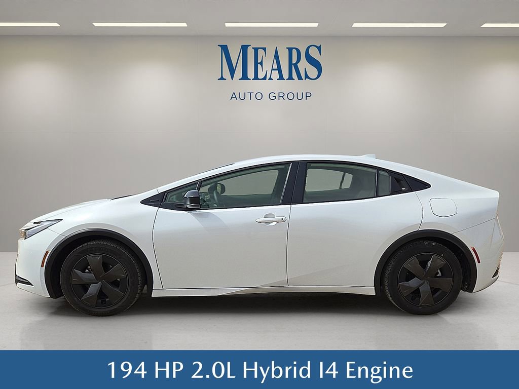Used 2025 Toyota Prius LE image 3