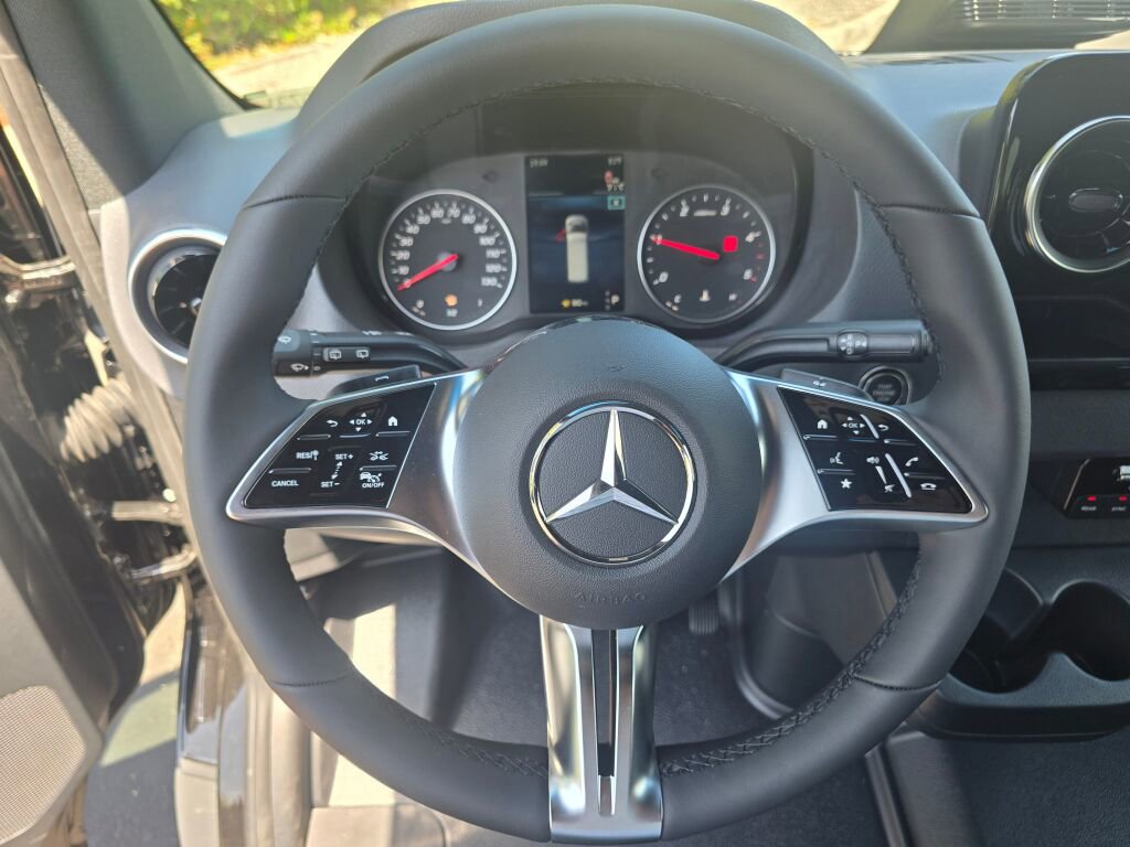 New 2025 Mercedes-Benz Sprinter 2500 image 22