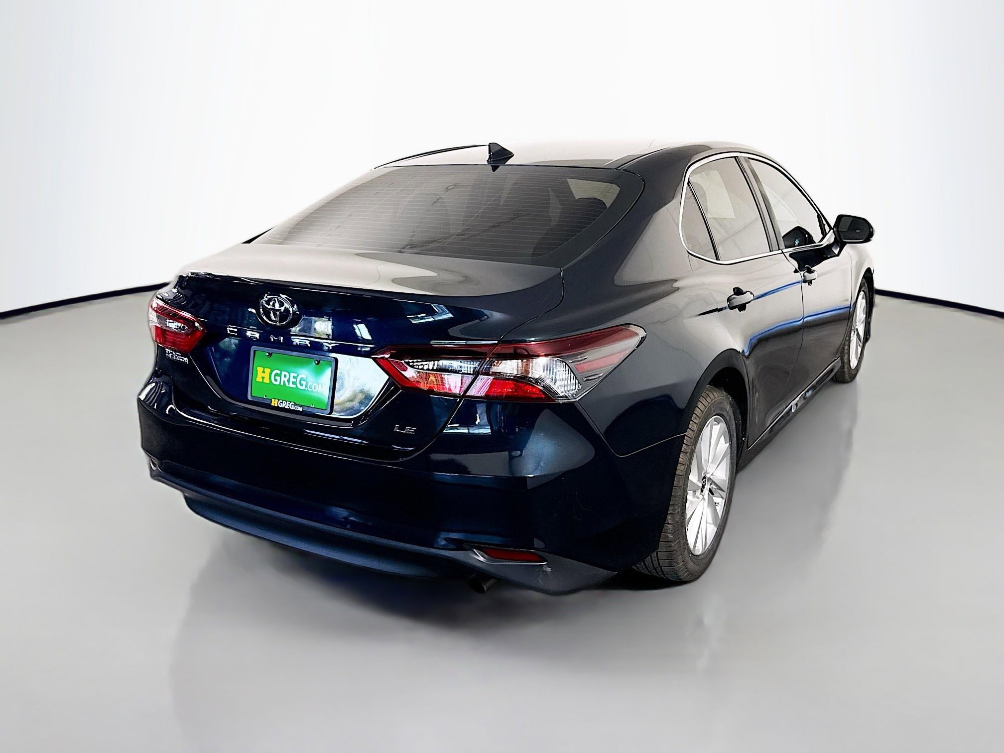 Used 2021 Toyota Camry LE image 10