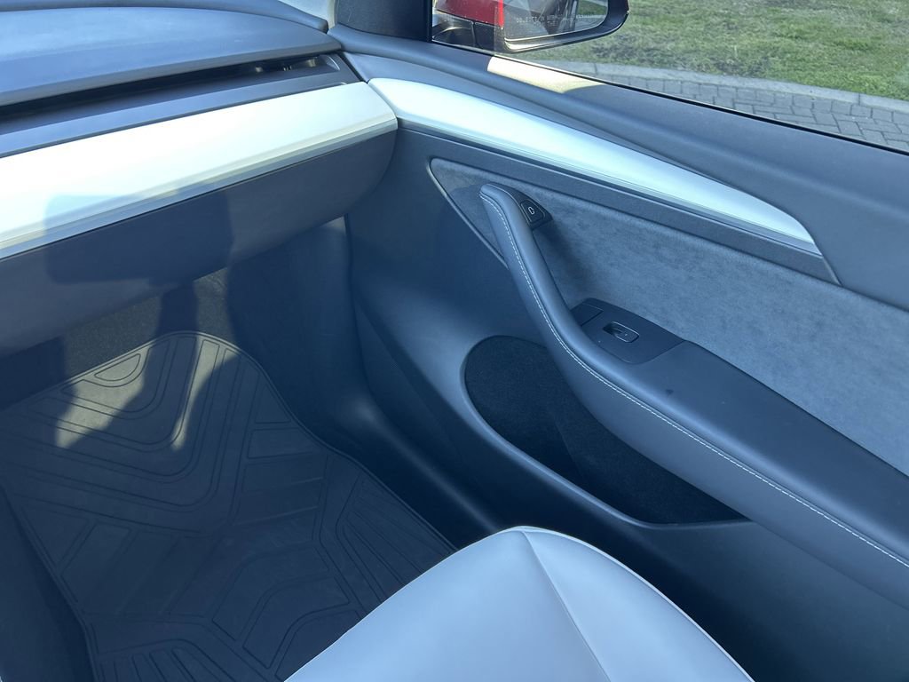 Used 2024 Tesla Model Y Performance image 18