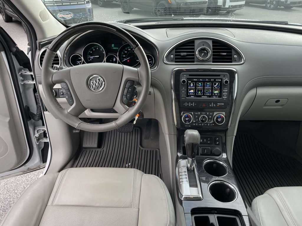 Used 2017 Buick Enclave Leather FWD image 5