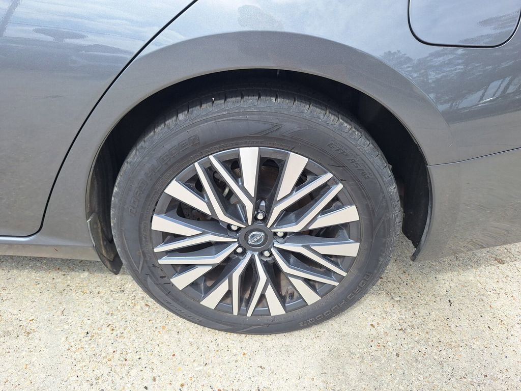 Used 2024 Nissan Altima 2.5 SV FWD image 25