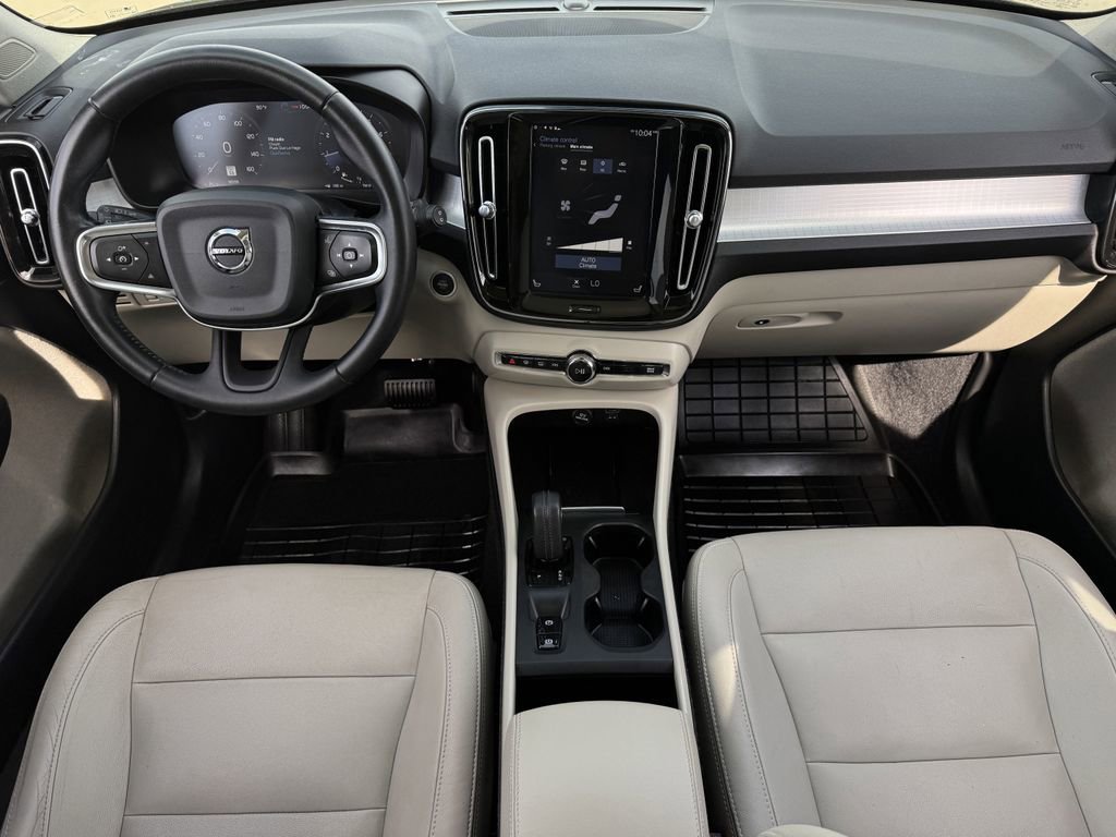 Used 2020 Volvo XC40 T5 Momentum w/ Protection Package Premier AWD/4WD image 11