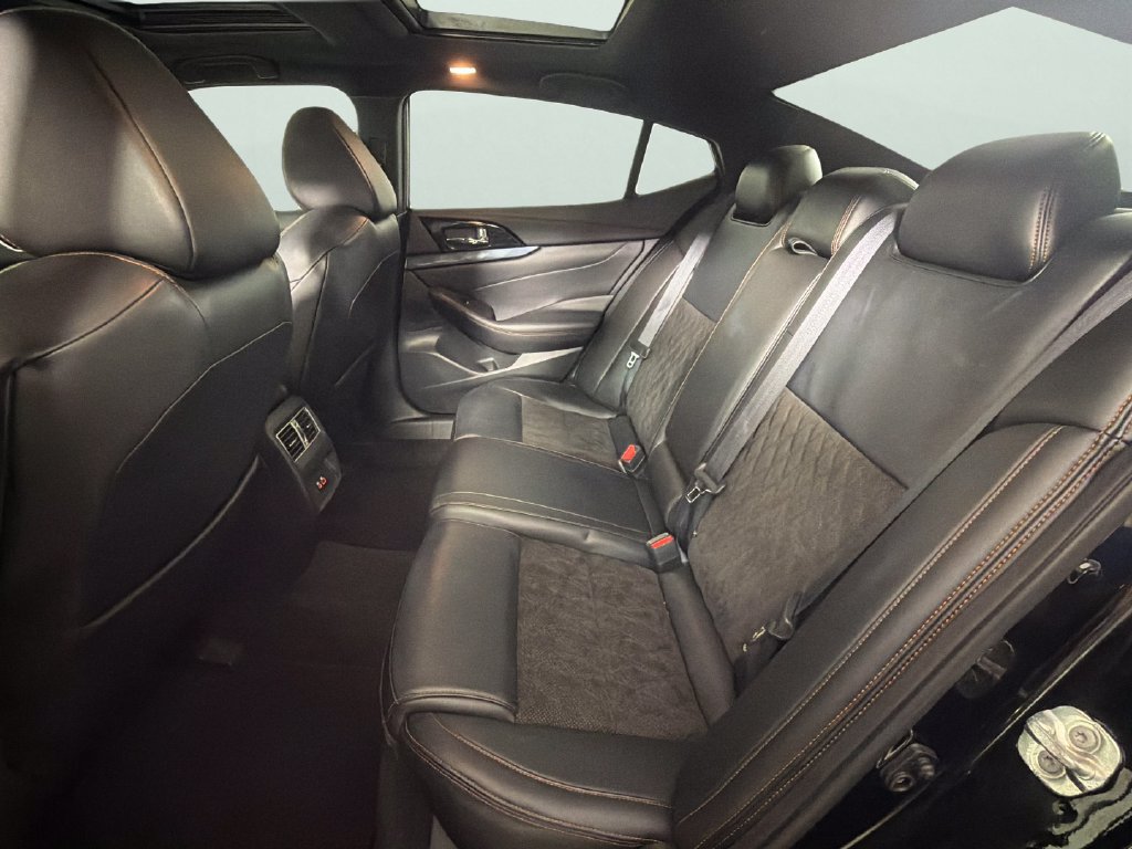 Used 2022 Nissan Maxima SR w/ Sport Mat Group FWD image 27