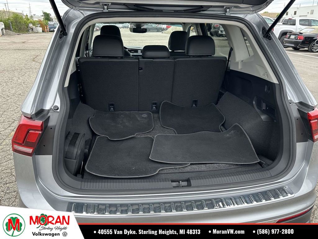 Certified 2023 Volkswagen Tiguan SE w/ Panoramic Sunroof Package AWD/4WD image 12