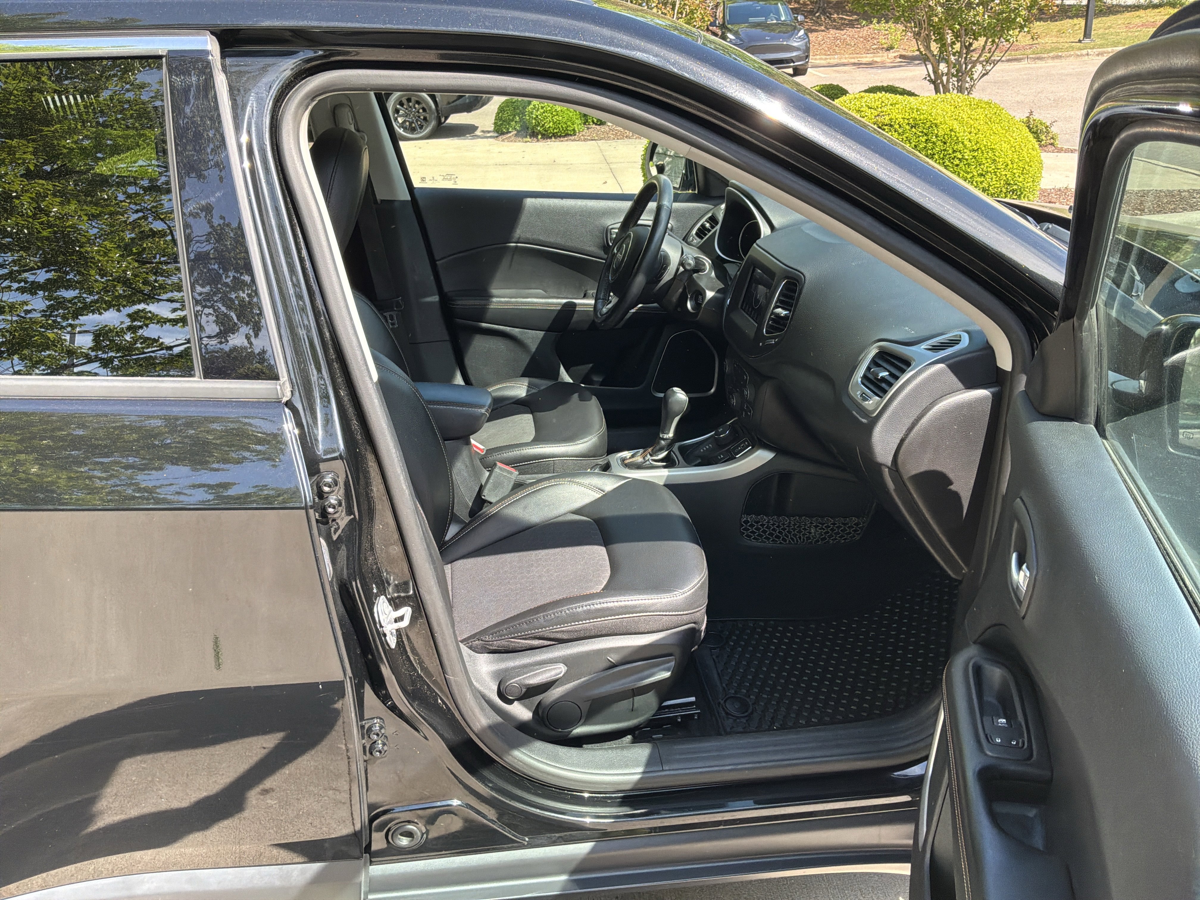 Used 2019 Jeep Compass Latitude w/ Popular Equipment Group image 32