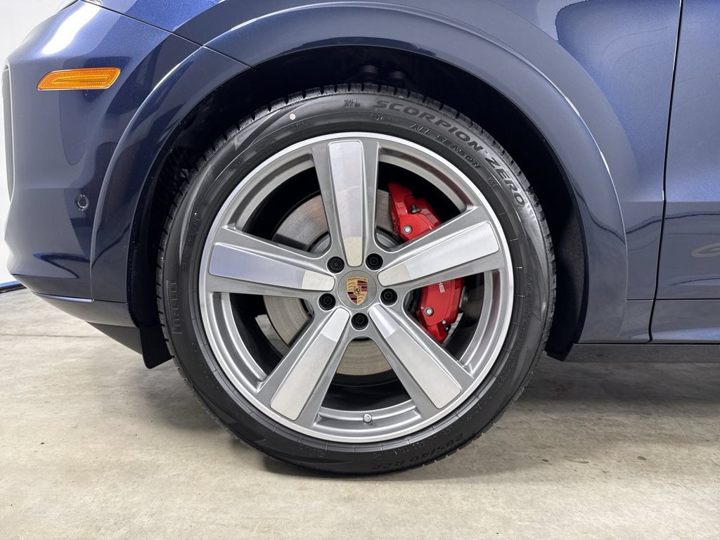 New 2026 Porsche Cayenne GTS AWD/4WD image 13