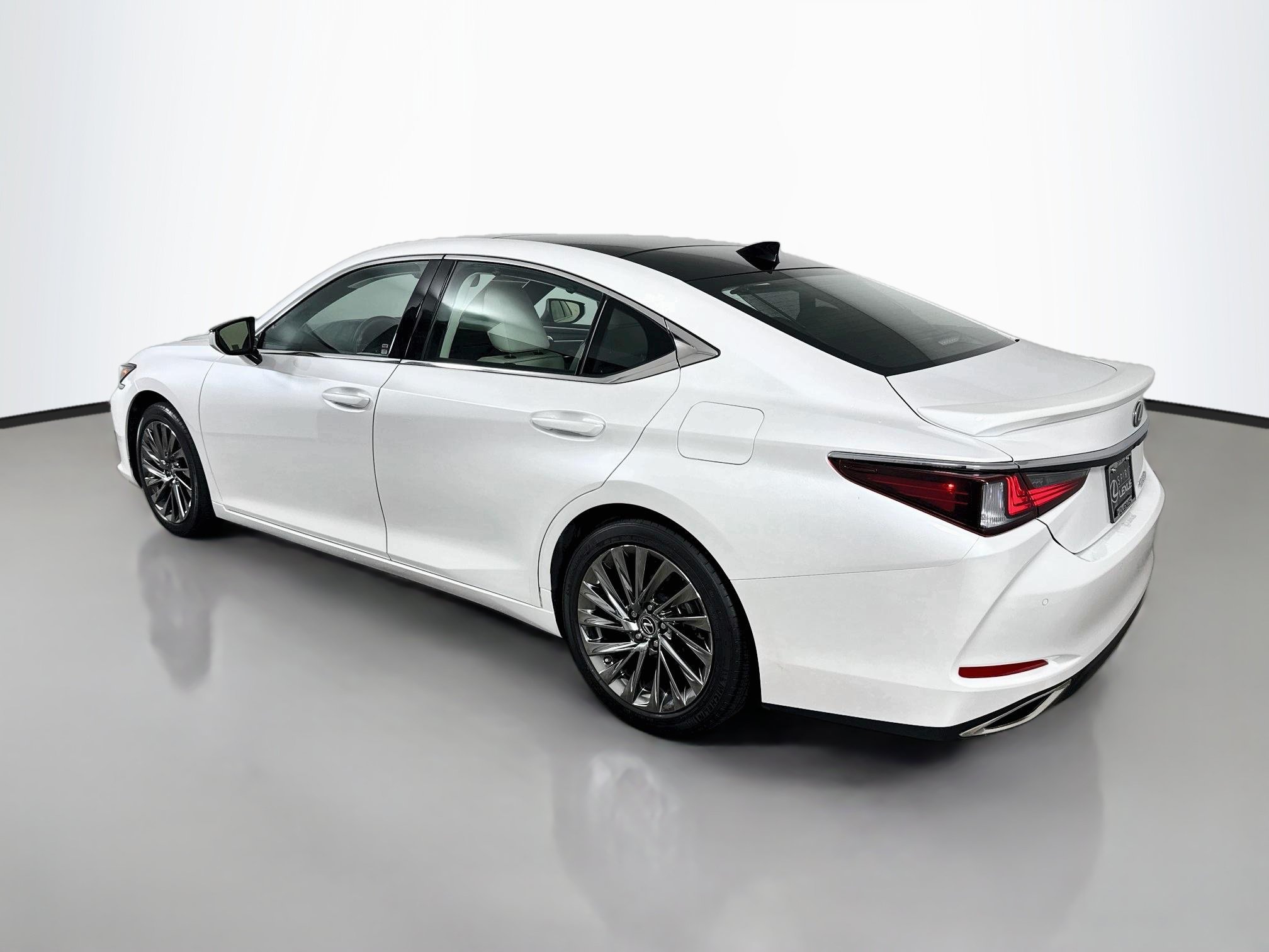 Certified 2025 Lexus ES 350 Ultra Luxury w/ Accessory Package (Z2) FWD image 5