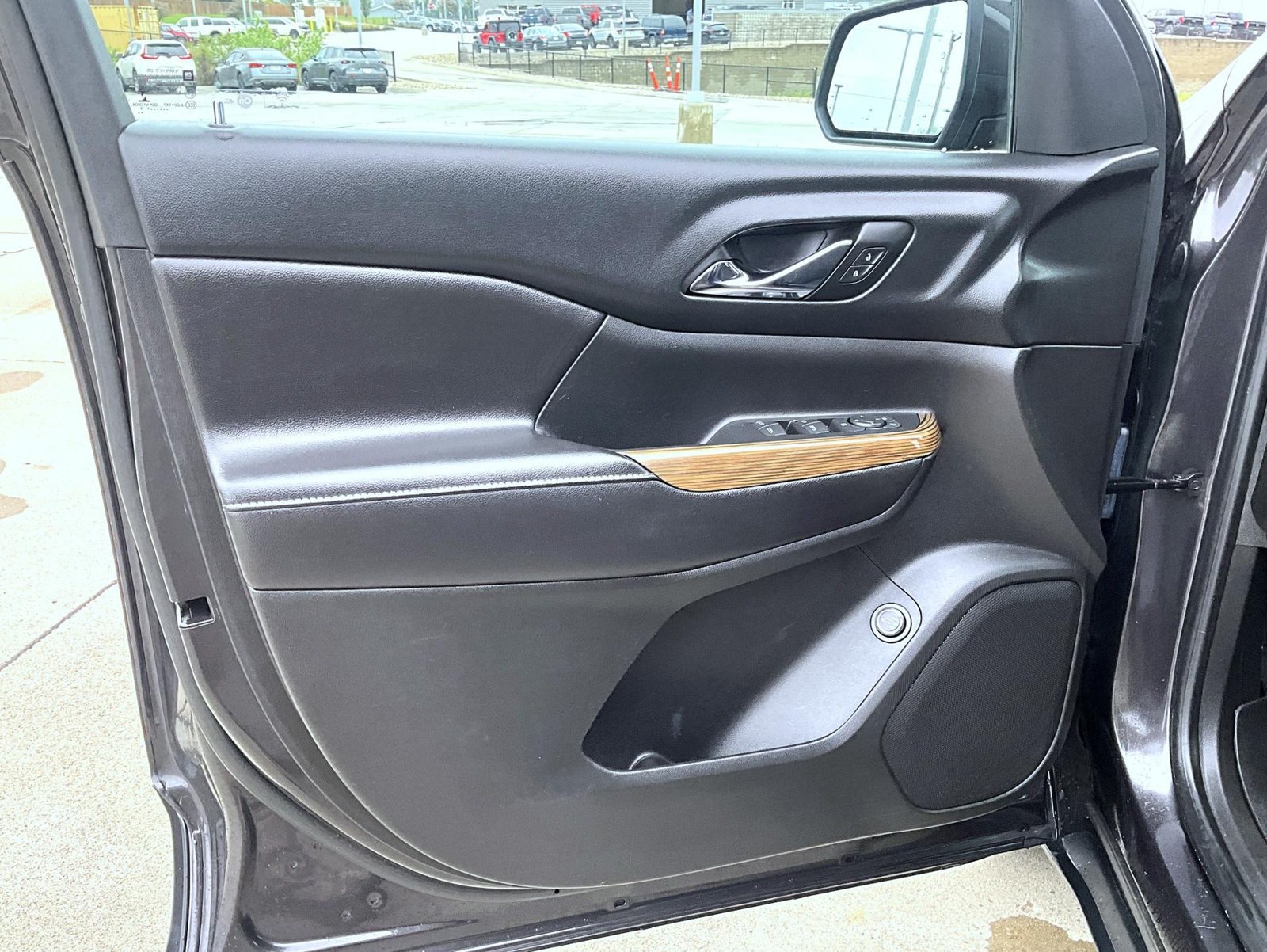 Used 2017 GMC Acadia SLE FWD image 9