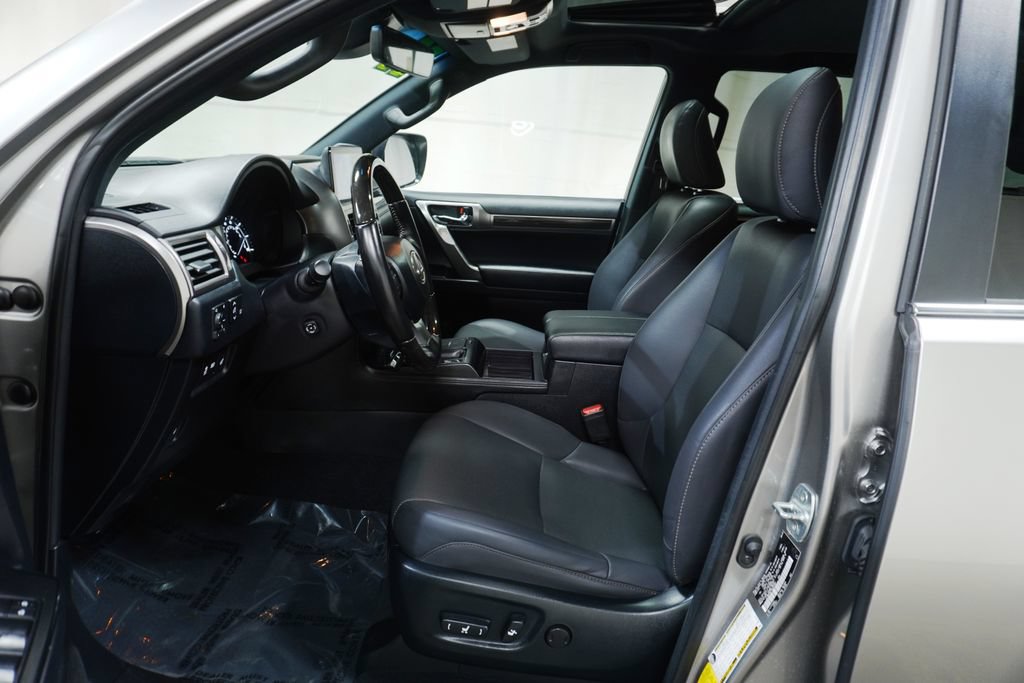 Used 2022 Lexus GX 460 Premium w/ Accessory Package AWD/4WD image 13