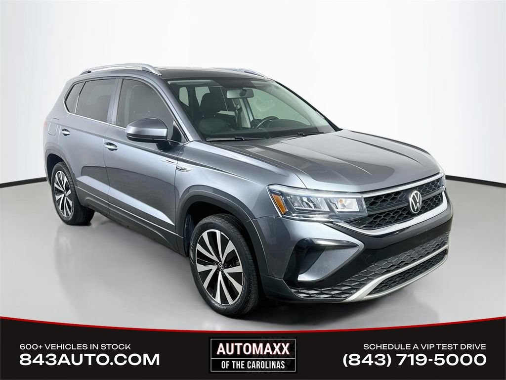 Used 2022 Volkswagen Taos SE w/ Panoramic Sunroof Package
