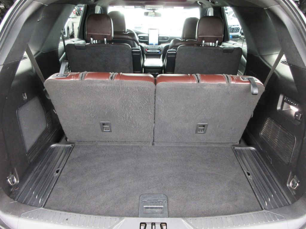 Used 2020 Ford Explorer Platinum w/ Premium Technology Package AWD/4WD image 13